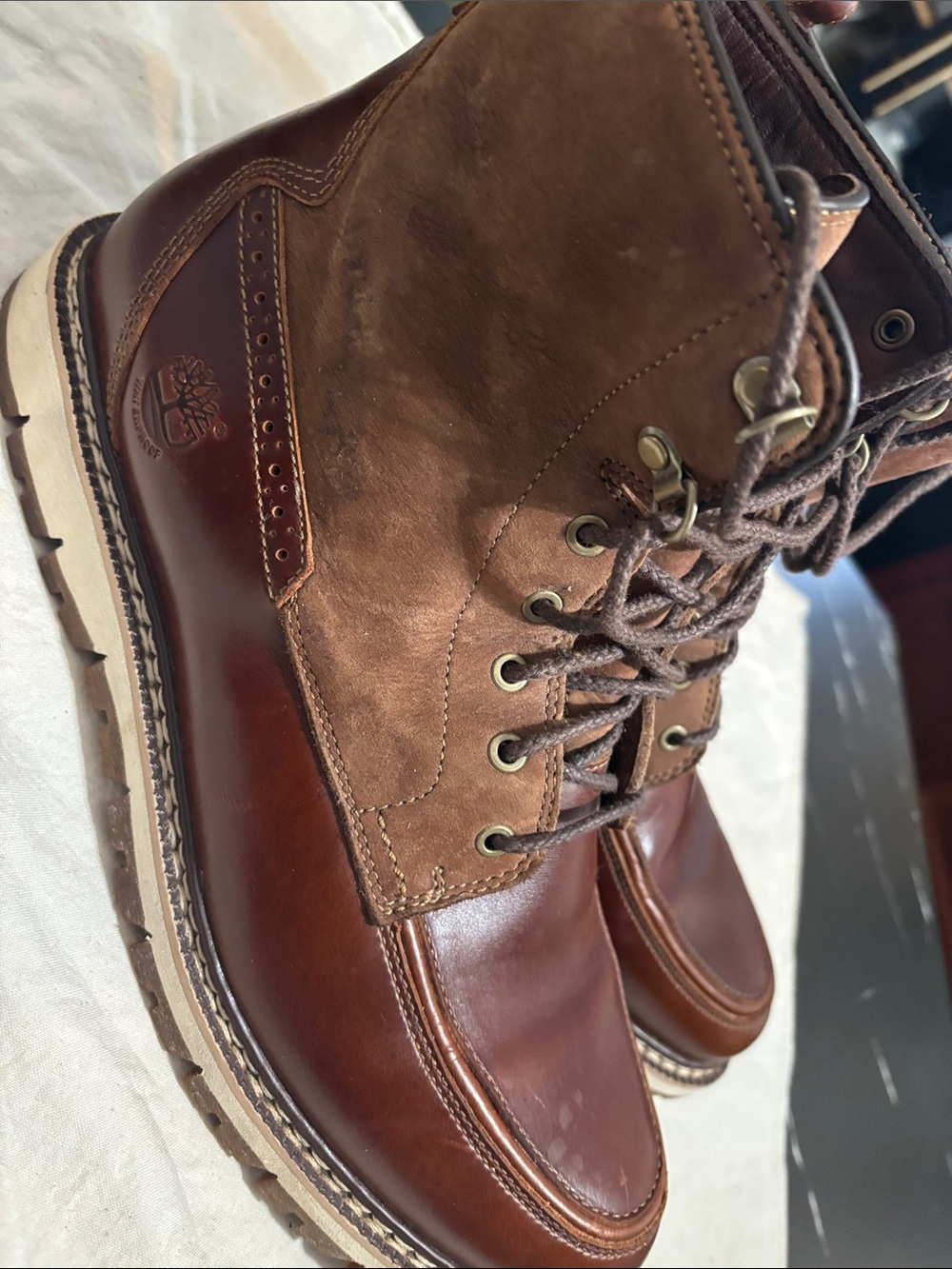 Timberland Two-Tone Brown Leather & Suede Men's Britton Hill Chuka boots - Picture 2 of 6